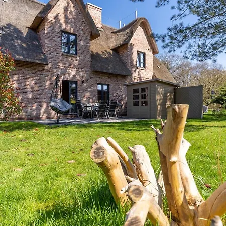 Holiday home Reetdachhaus Duenenstieg Reetdachhaus Duenenstieg Acht Bohl